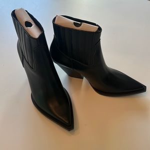 Zara ankle boot, brand new, never worn, tags still attached. Size 41, USA W 10